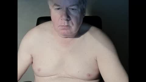 Snapshot of holgerhb53 chatting on 11-09-25, 04:22 Holger online show from 11-09-25, 04:22