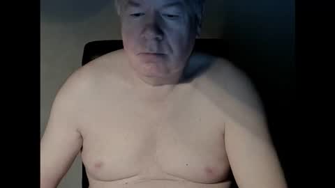 Snapshot of holgerhb53 chatting on 11-14-25, 04:33 Holger online show from 11-14-25, 04:33