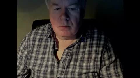 Snapshot of holgerhb53 chatting on 11-14-25, 04:38 Holger online show from 11-14-25, 04:38