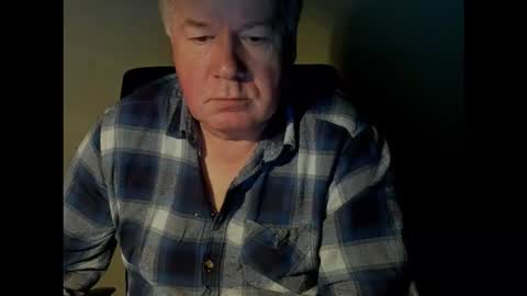 Snapshot of holgerhb53 chatting on 11-28-25, 09:01 Holger online show from 11-28-25, 09:01