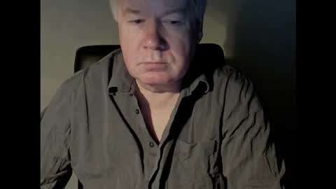 Snapshot of holgerhb53 chatting on 11-29-25, 03:04 Holger online show from 11-29-25, 03:04