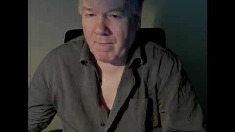 Snapshot of holgerhb53 chatting on 12-04-25, 10:46 Holger online show from 12-04-25, 10:46