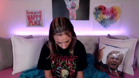 Snapshot of holihurricane chatting on 02-27-25, 04:31 Holi Hurricane online show from 02-27-25, 04:31