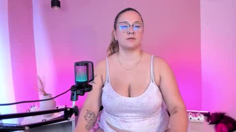 Hollie online show from 01-15-26, 04:44