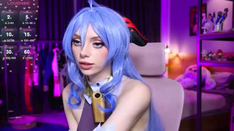 Snapshot of holliwould_ chatting on 02-04-26, 11:27 Holli online show from 02-04-26, 11:27