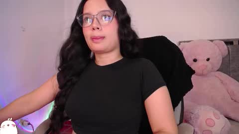 Snapshot of holly_16 chatting on 10-06-25, 12:52 holly_16 online show from 10-06-25, 12:52