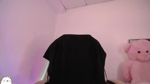 Snapshot of holly_16 chatting on 10-30-25, 01:51 holly_16 online show from 10-30-25, 01:51