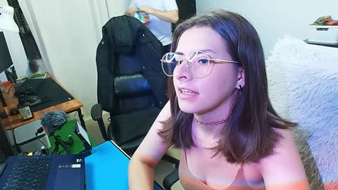 Holly and Honey online show from 12-26-24, 09:58