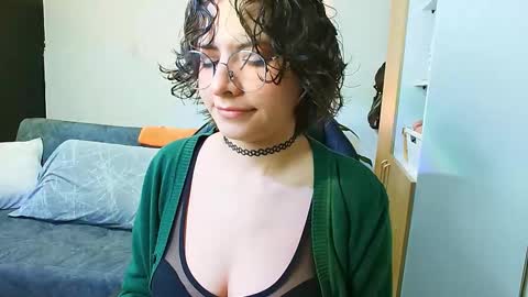 Holly and Honey online show from 09-19-25, 09:15