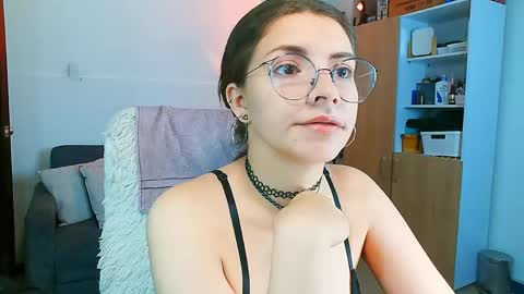 Holly and Honey online show from 04-07-26, 10:31