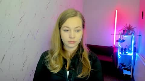 Holly online show from 11-30-25, 06:12