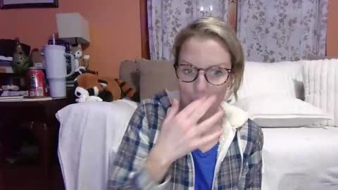Snapshot of holly_bourbon chatting on 10-16-25, 11:17 holly_bourbon online show from 10-16-25, 11:17