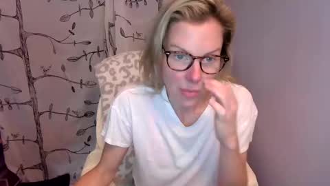 holly_bourbon online show from 06-10-26, 11:24