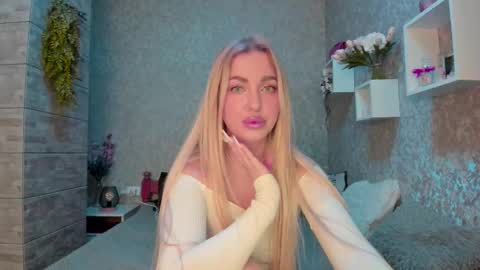 holly_molly8 online show from 10-25-25, 08:47