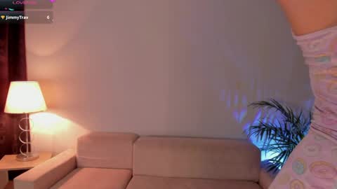 holly    online show from 04-06-26, 08:26