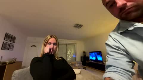 Snapshot of hollyandelon chatting on 11-19-25, 12:21 hollyandelon online show from 11-19-25, 12:21