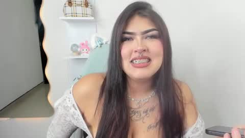 Snapshot of hollycute54 chatting on 06-21-26, 02:08 Holly online show from 06-21-26, 02:08