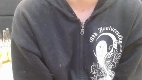 Snapshot of hollyhawkes chatting on 02-03-25, 12:04 Holly Hawkes online show from 02-03-25, 12:04