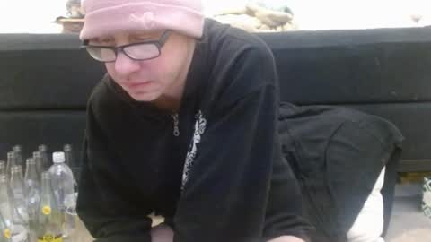 Snapshot of hollyhawkes chatting on 02-09-25, 11:15 Holly Hawkes online show from 02-09-25, 11:15