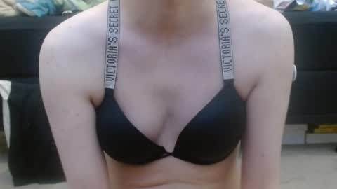 Snapshot of hollyhawkes chatting on 03-03-25, 10:42 Holly Hawkes online show from 03-03-25, 10:42