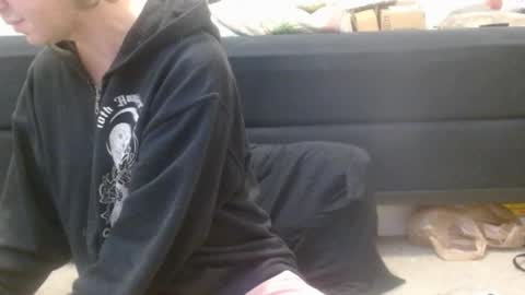Snapshot of hollyhawkes chatting on 03-04-25, 08:35 Holly Hawkes online show from 03-04-25, 08:35