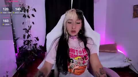 Holly Hudson     online show from 06-18-26, 07:51