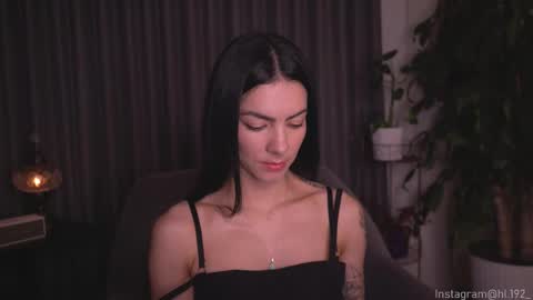 Holly Linder online show from 09-17-25, 01:18