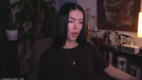 Snapshot of hollylinder_ chatting on 05-13-26, 02:53 Holly Linder online show from 05-13-26, 02:53
