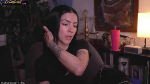 Snapshot of hollylinder_ chatting on 05-24-26, 02:38 Holly Linder online show from 05-24-26, 02:38