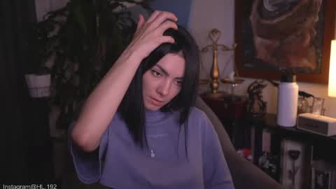 Snapshot of hollylinder_ chatting on 05-27-26, 01:57 Holly Linder online show from 05-27-26, 01:57