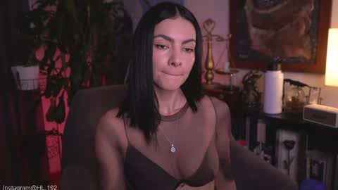 Snapshot of hollylinder_ chatting on 05-28-26, 12:41 Holly Linder online show from 05-28-26, 12:41