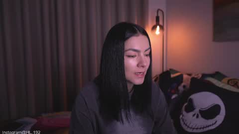 Snapshot of hollylinder_ chatting on 06-11-26, 01:05 Holly Linder online show from 06-11-26, 01:05