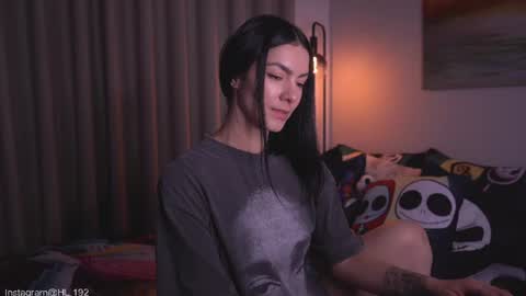 Snapshot of hollylinder_ chatting on 06-11-26, 02:53 Holly Linder online show from 06-11-26, 02:53