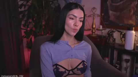 Snapshot of hollylinder_ chatting on 06-14-26, 01:47 Holly Linder online show from 06-14-26, 01:47