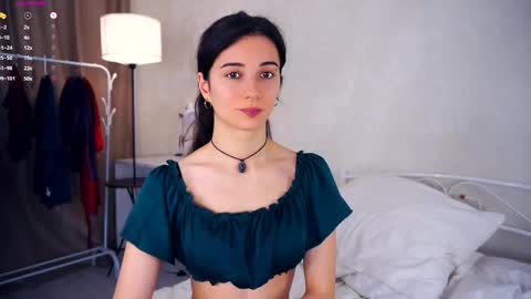 Snapshot of hollymonica chatting on 03-08-25, 05:38 Delly online show from 03-08-25, 05:38