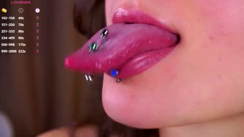 Snapshot of hollymonica chatting on 10-30-25, 05:31 Delly online show from 10-30-25, 05:31