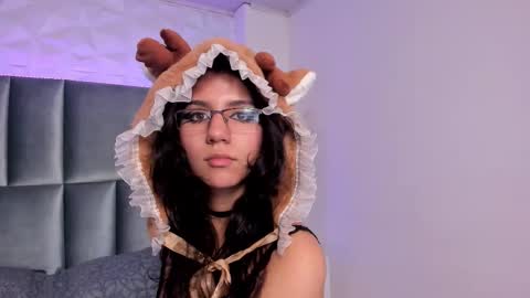 hollypeach_ online show from 12-22-25, 07:44