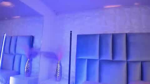 hollypeach_ online show from 02-11-26, 08:03