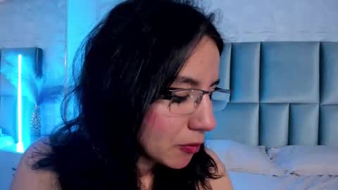 hollypeach_ online show from 02-12-26, 08:04