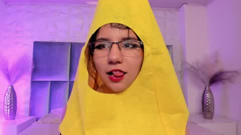 hollypeach_ online show from 04-06-26, 07:37