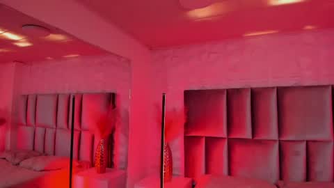 hollypeach_ online show from 04-24-26, 08:00