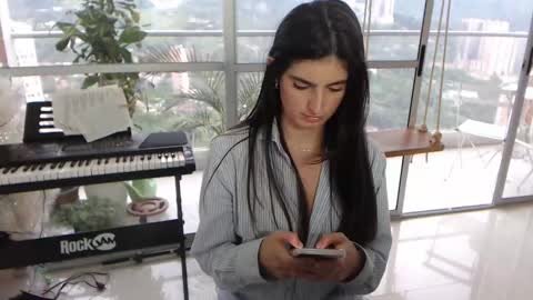 hollyshit_ online show from 03-05-25, 10:43