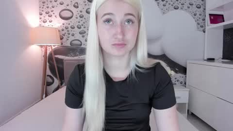 HollyTaillor online show from 04-26-26, 12:14