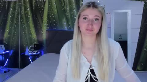 HollyTaillor online show from 05-16-26, 12:15