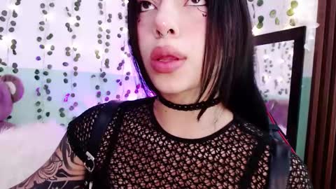 Snapshot of hollyxx_ chatting on 12-29-24, 03:57 holly online show from 12-29-24, 03:57