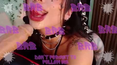 Snapshot of hollyxx_ chatting on 01-03-25, 06:24 holly online show from 01-03-25, 06:24
