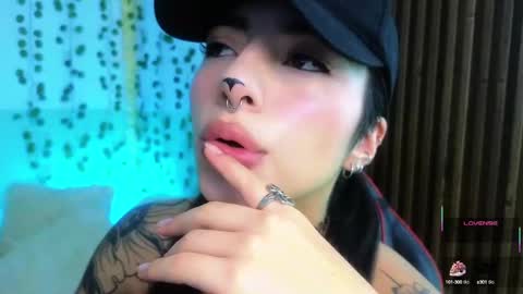 Snapshot of hollyxx_ chatting on 01-19-25, 06:21 holly online show from 01-19-25, 06:21