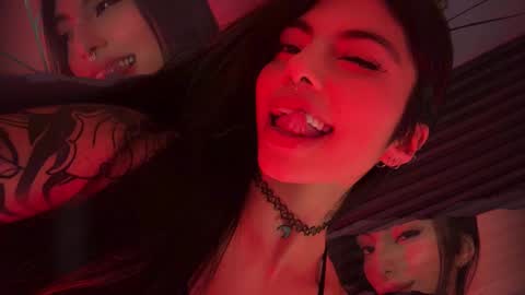 Snapshot of hollyxx_ chatting on 03-11-25, 04:10 holly online show from 03-11-25, 04:10