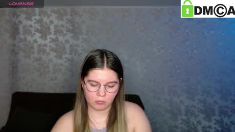 Welcome guys  Pleasure to see you all here  My name is MichaelaTip menu is active Private is open  online show from 01-23-25, 10:11