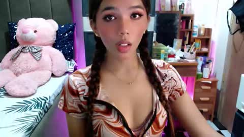holy_molly1 online show from 11-11-25, 05:57
